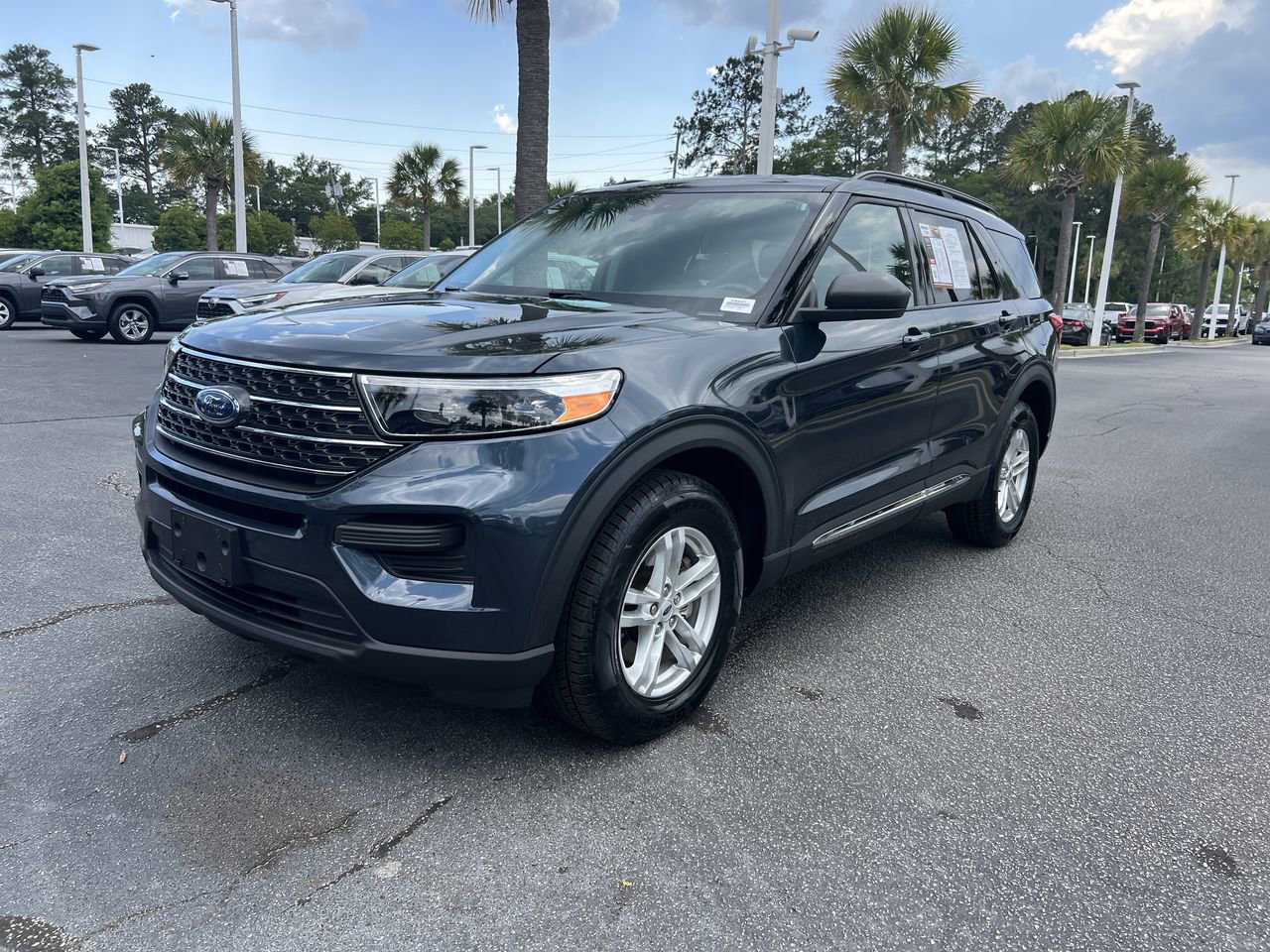 Used 2023 Ford Explorer XLT AWD/4WD image 5