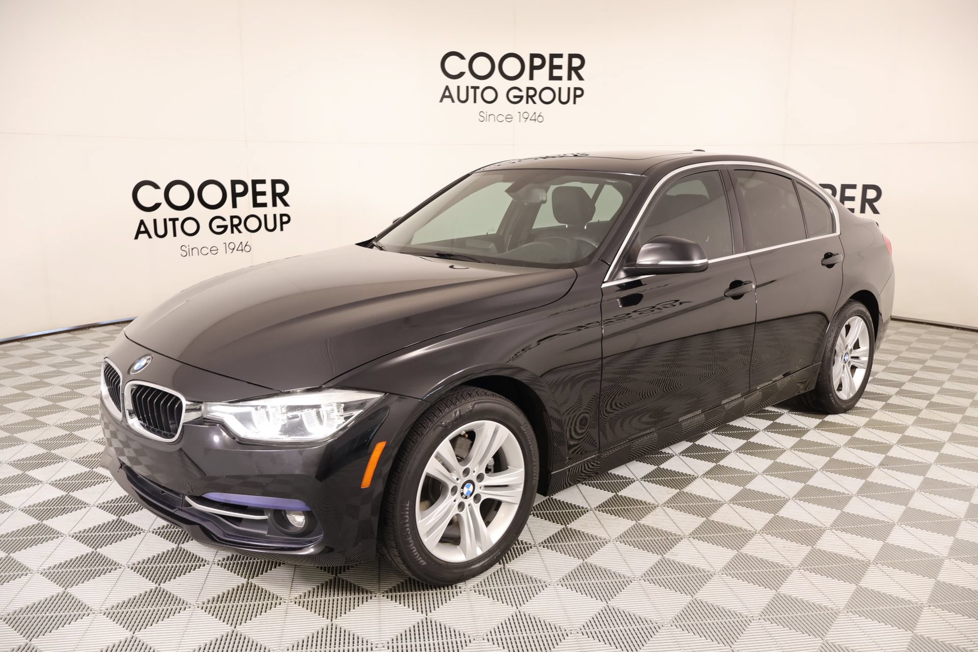 Used 2018 BMW 330i xDrive Sedan AWD/4WD image 10