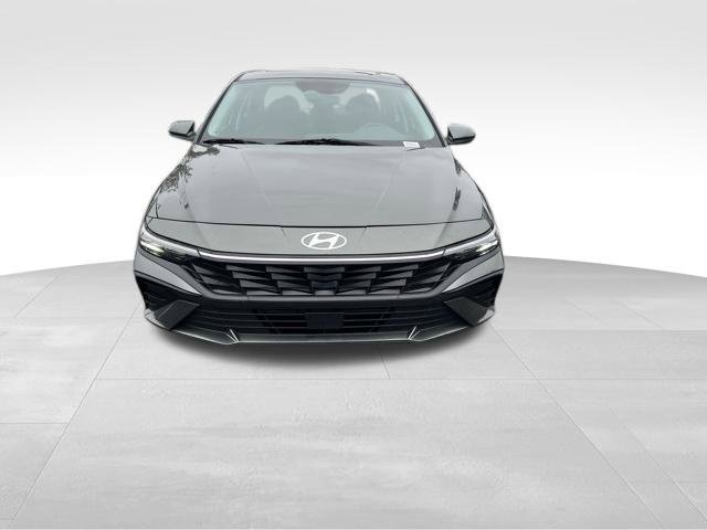 Used 2025 Hyundai Elantra SEL FWD image 2