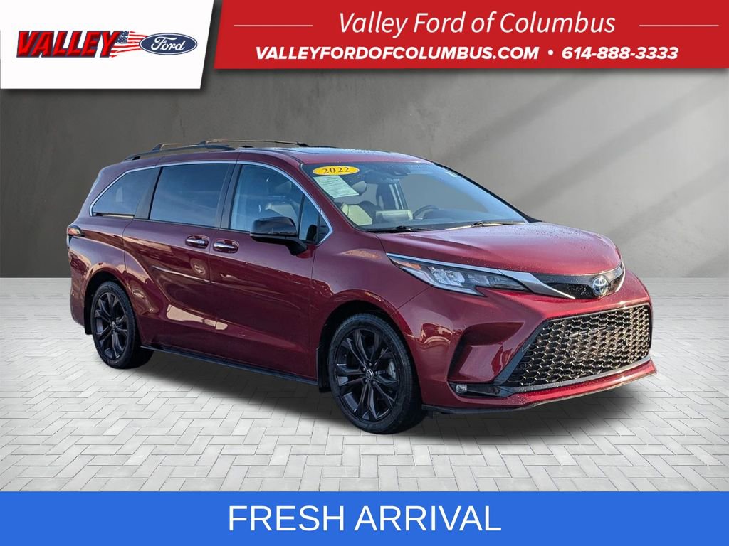 Used 2022 Toyota Sienna XSE image 1