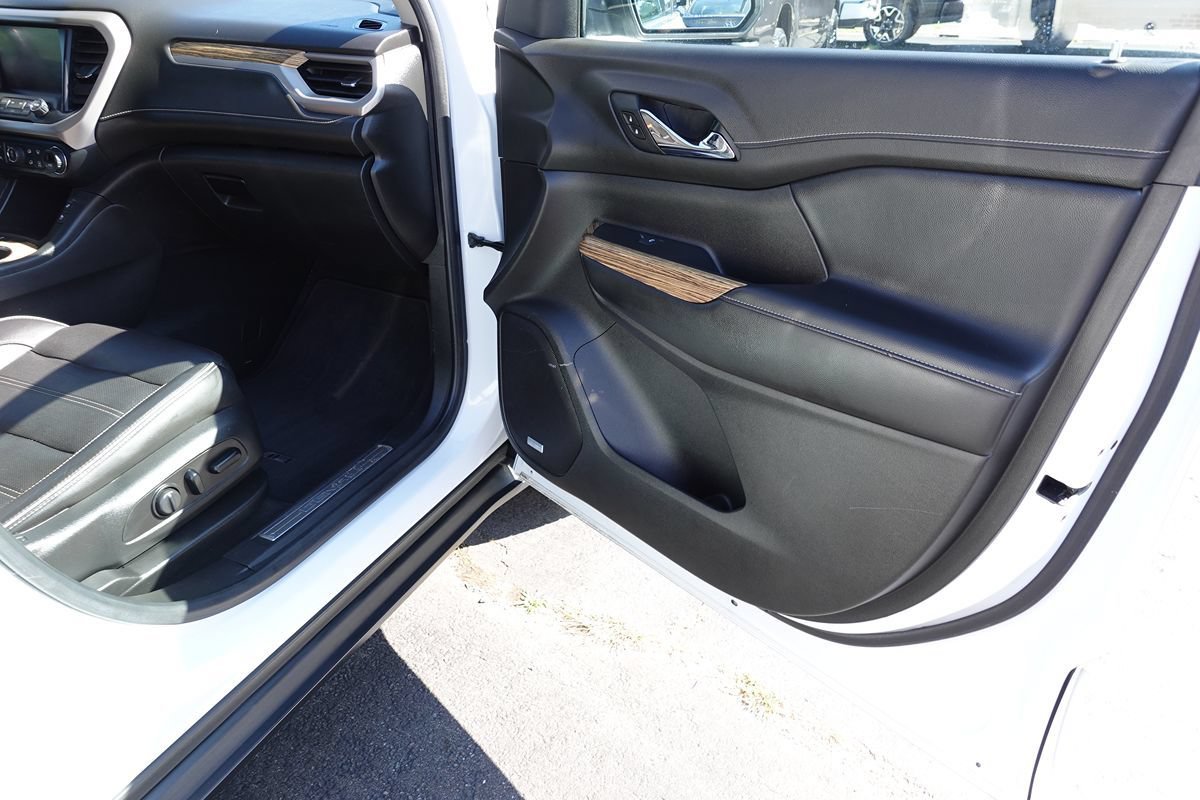 Used 2019 GMC Acadia Denali w/ Technology Package FWD image 32