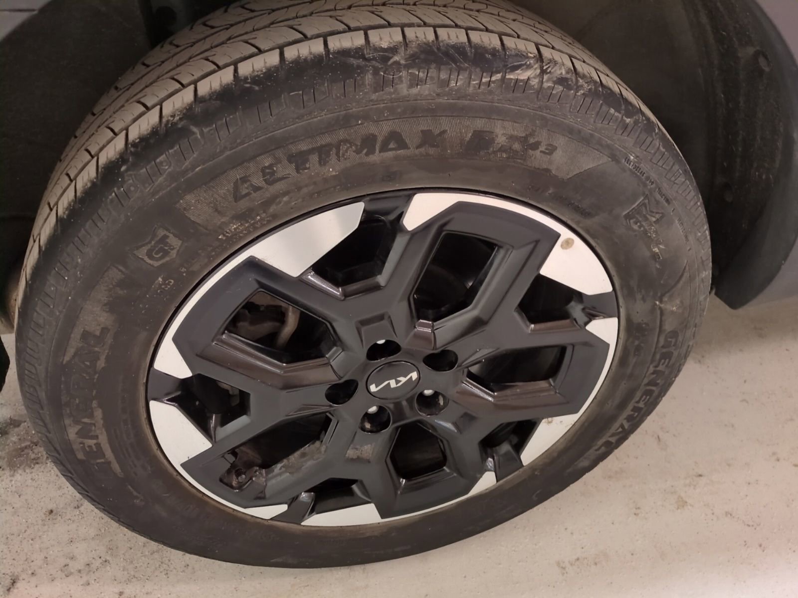 Certified 2025 Kia Sorento S image 2