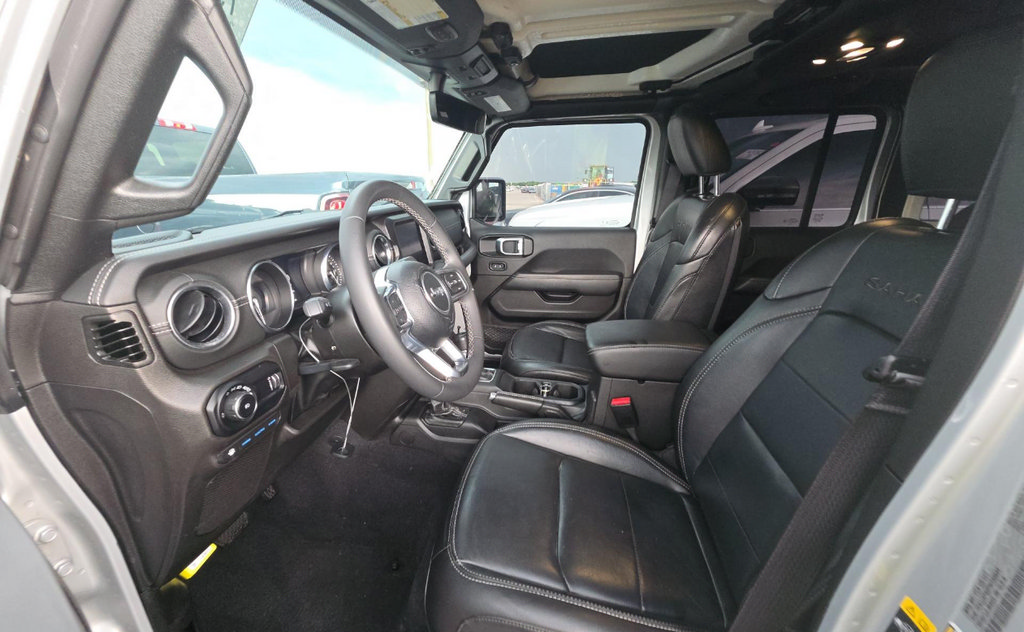 Used 2023 Jeep Wrangler Unlimited Sahara AWD/4WD image 8