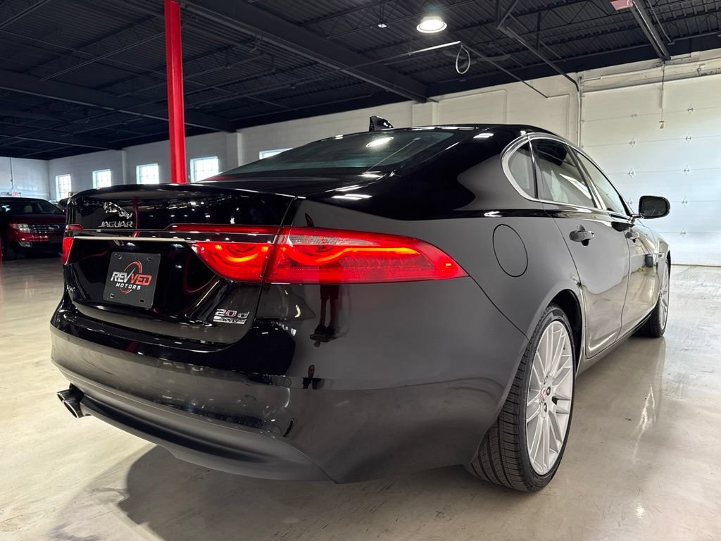 Used 2017 Jaguar XF Prestige AWD/4WD image 7