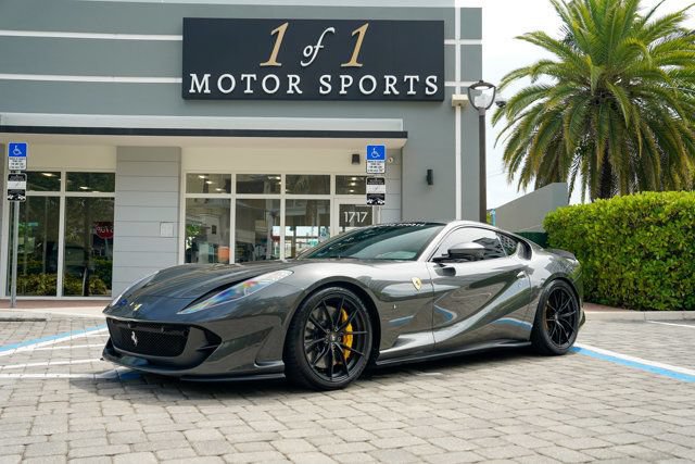 Used 2020 Ferrari 812 Superfast RWD image 1