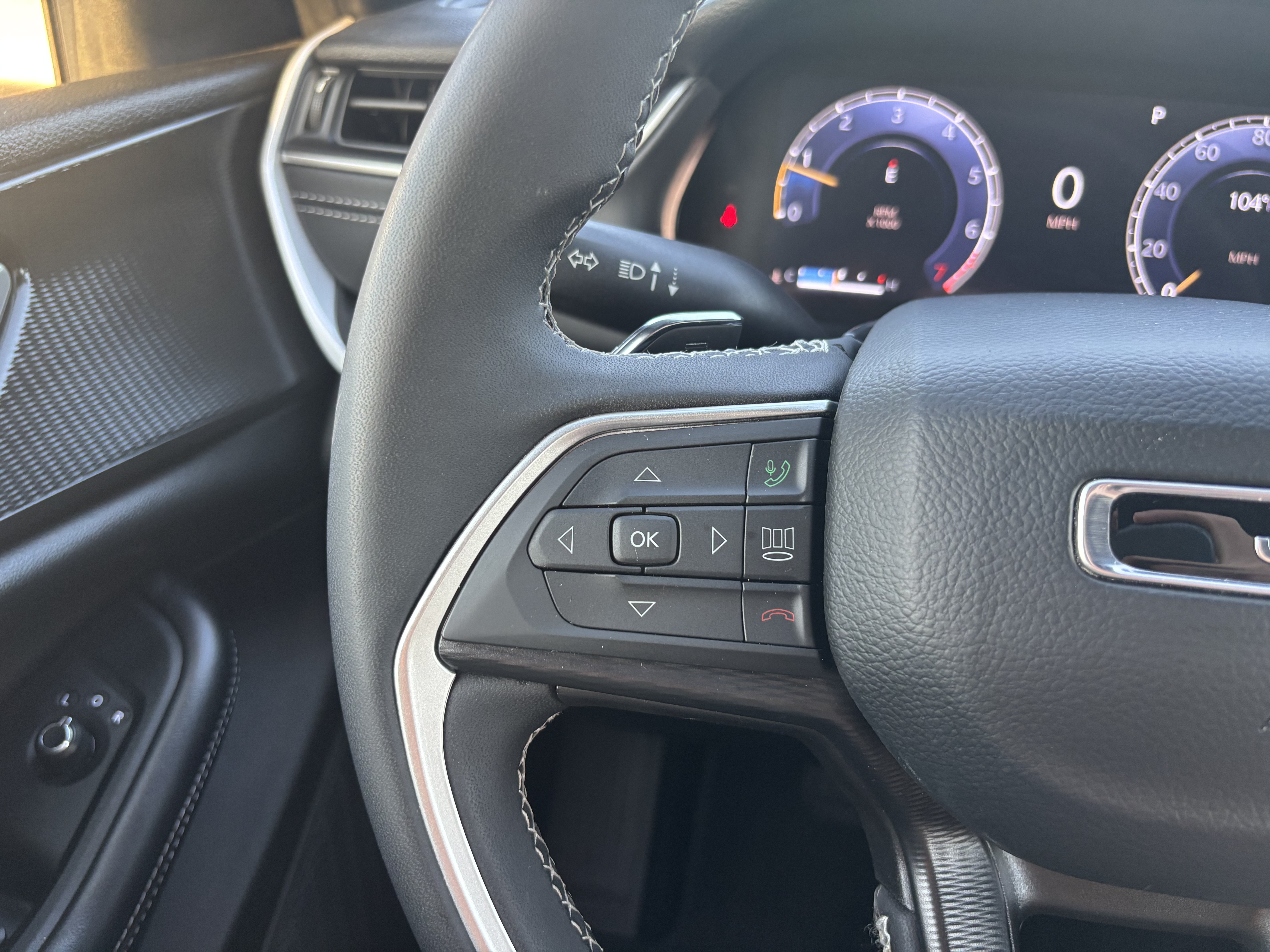 Used 2025 Jeep Grand Cherokee L Laredo RWD image 18