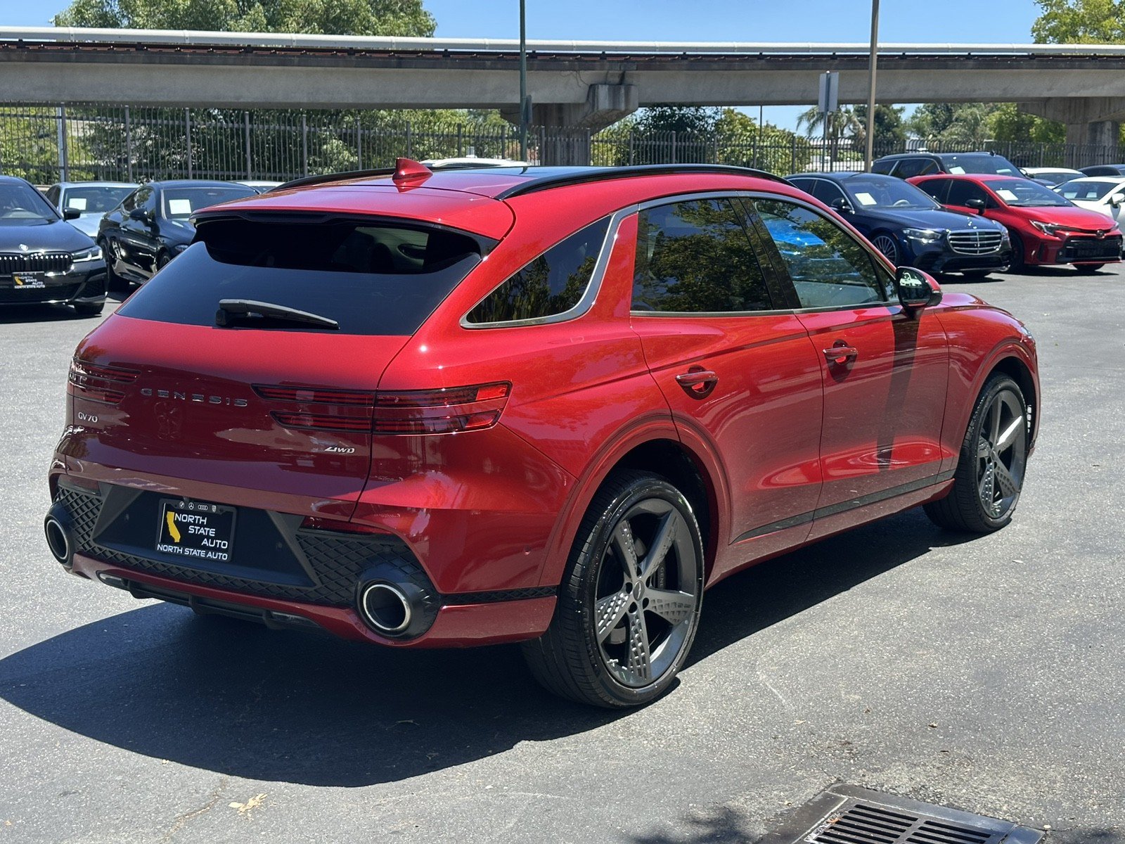 Used 2024 Genesis GV70 2.5T w/ Sport Prestige Package AWD/4WD image 8