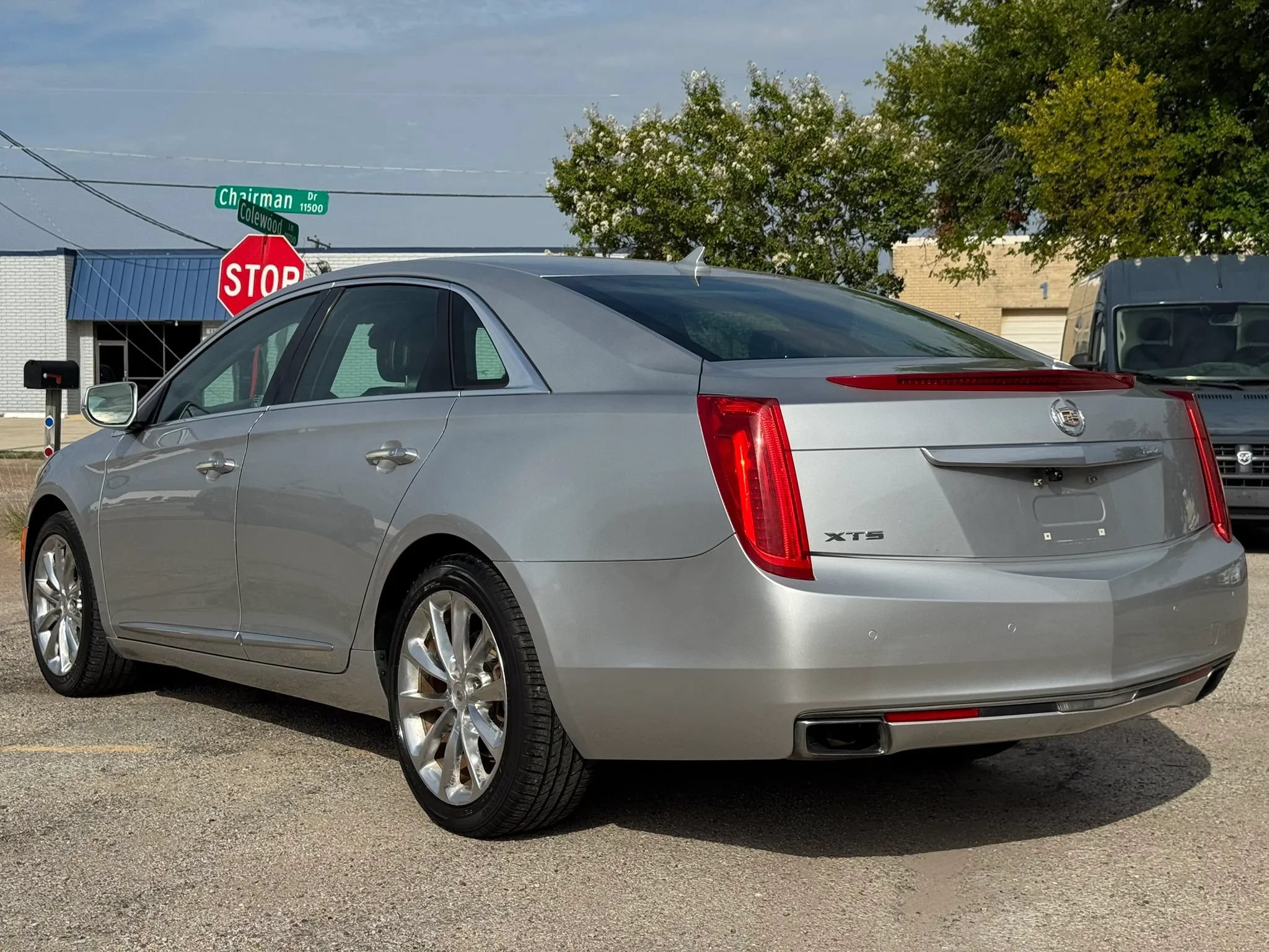 Used 2013 Cadillac XTS Luxury w/ Driver Awareness Package FWD image 4