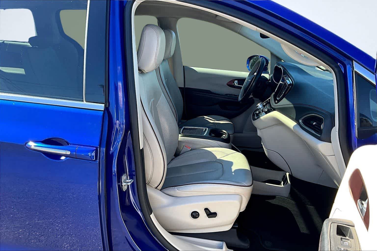 Used 2020 Chrysler Pacifica Limited image 14