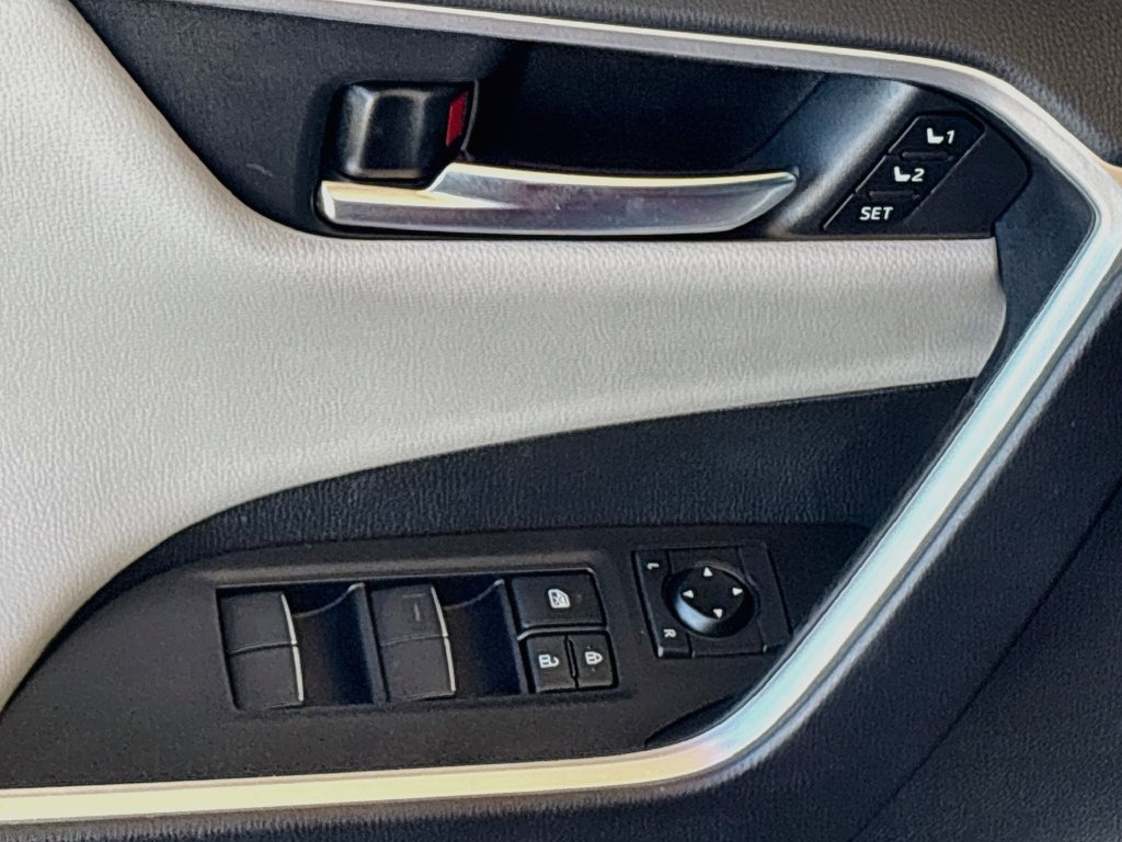 Certified 2021 Toyota RAV4 Limited FWD image 23