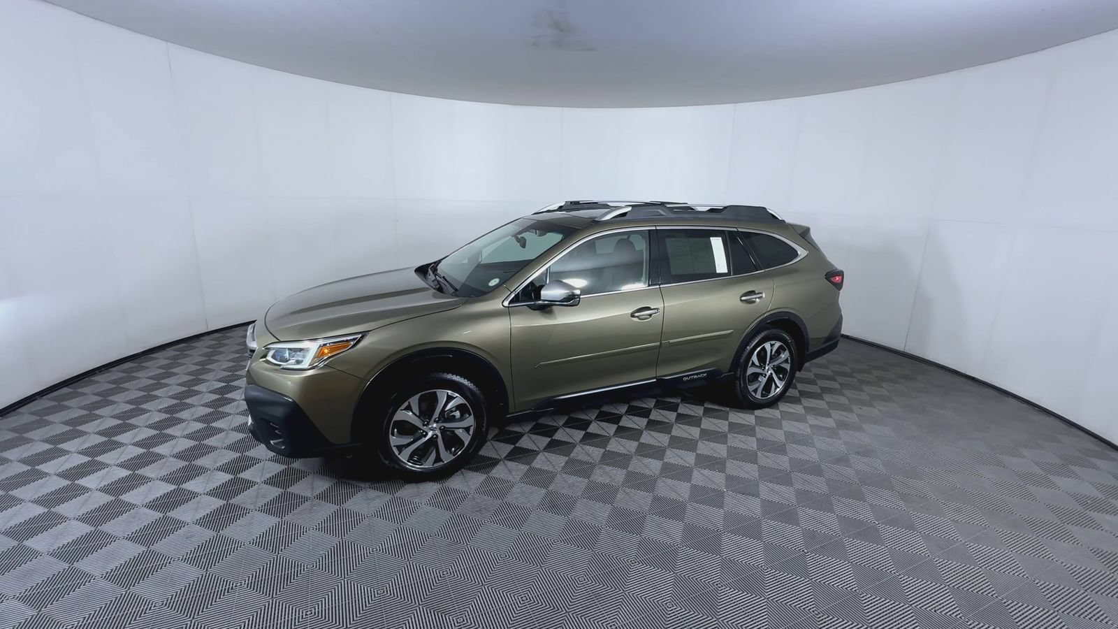 Used 2020 Subaru Outback Touring XT AWD/4WD image 4