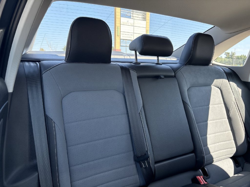 Used 2025 Volkswagen Jetta SE w/ Sunroof Package FWD image 33
