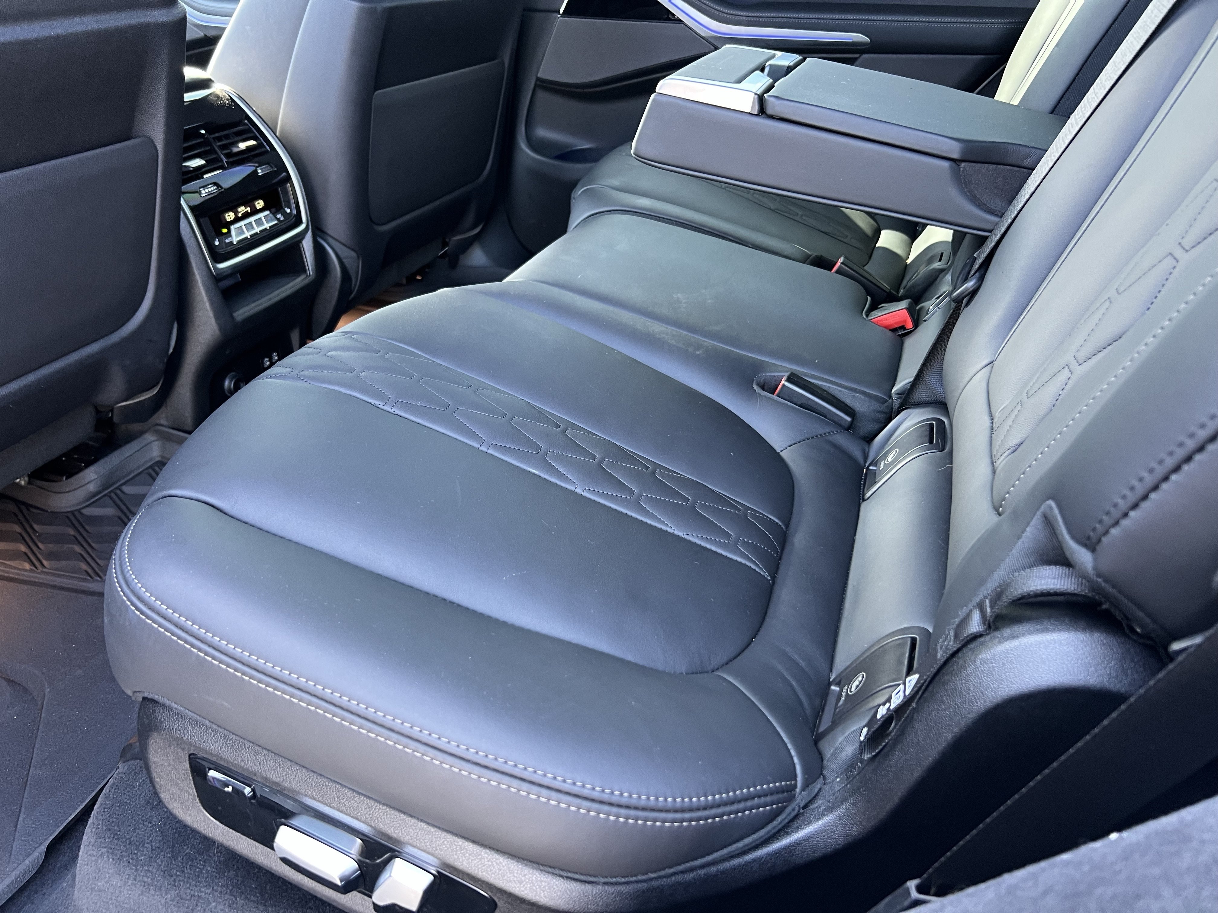 Used 2024 BMW X7 M60i w/ Executive Package AWD/4WD image 32