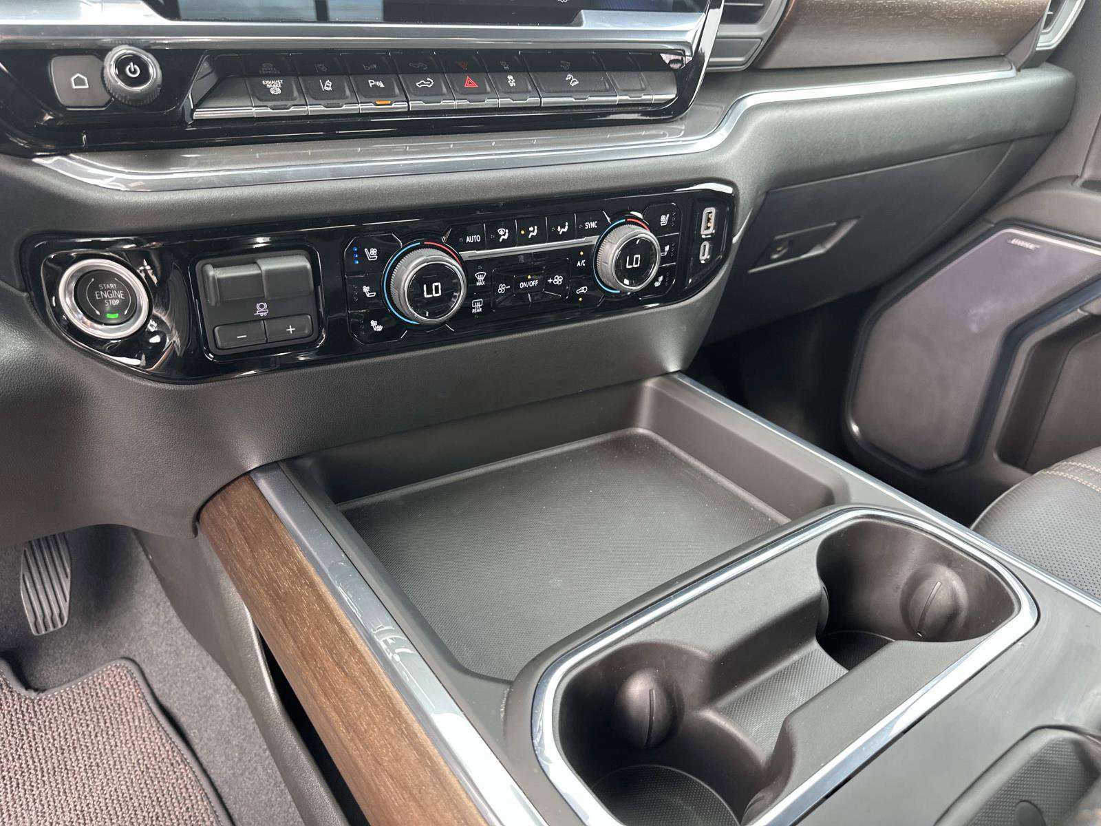 Certified 2024 Chevrolet Silverado 2500 High Country w/ LPO, Dark Essentials Package image 27