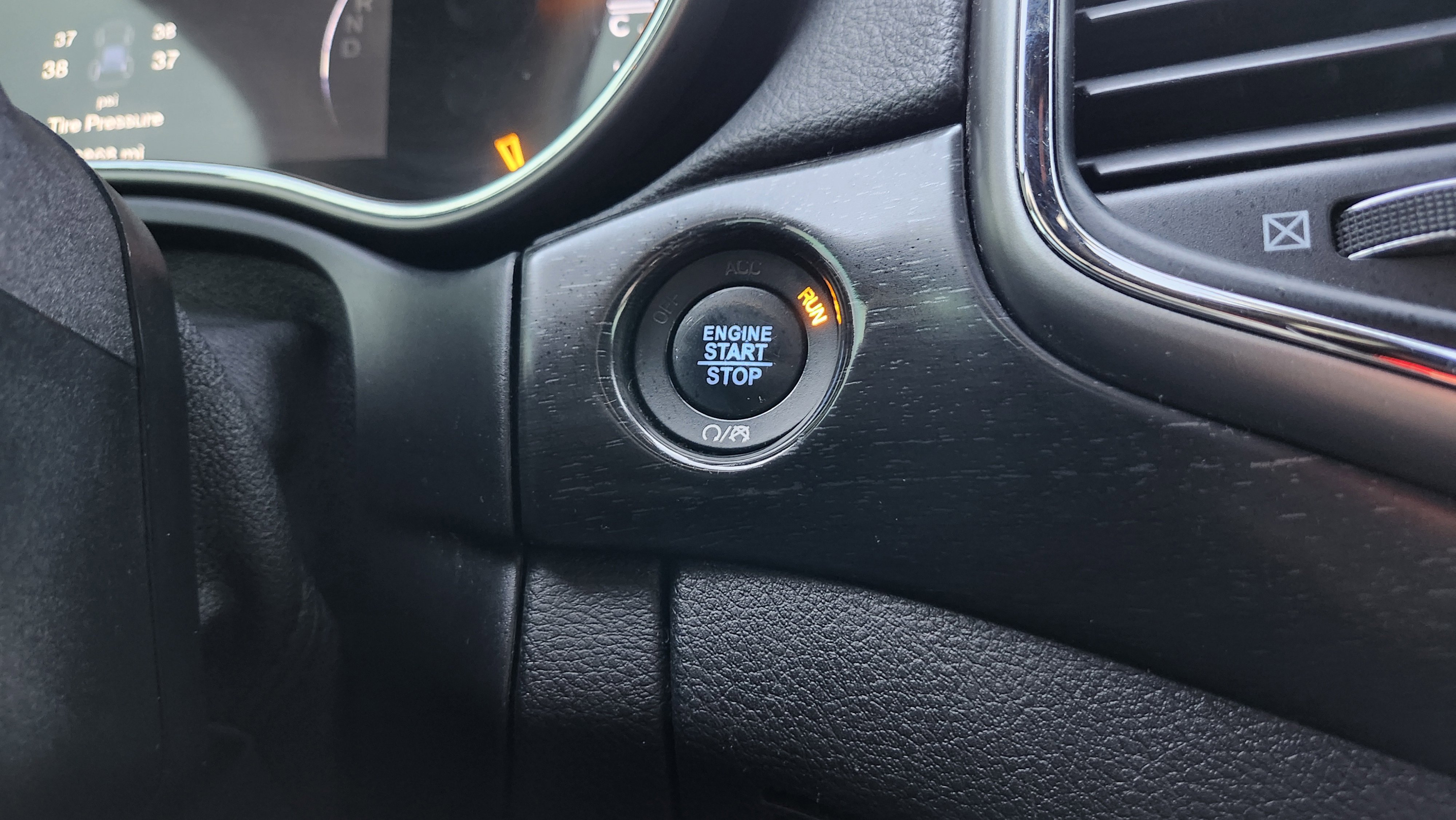 Used 2018 Jeep Grand Cherokee Altitude image 9