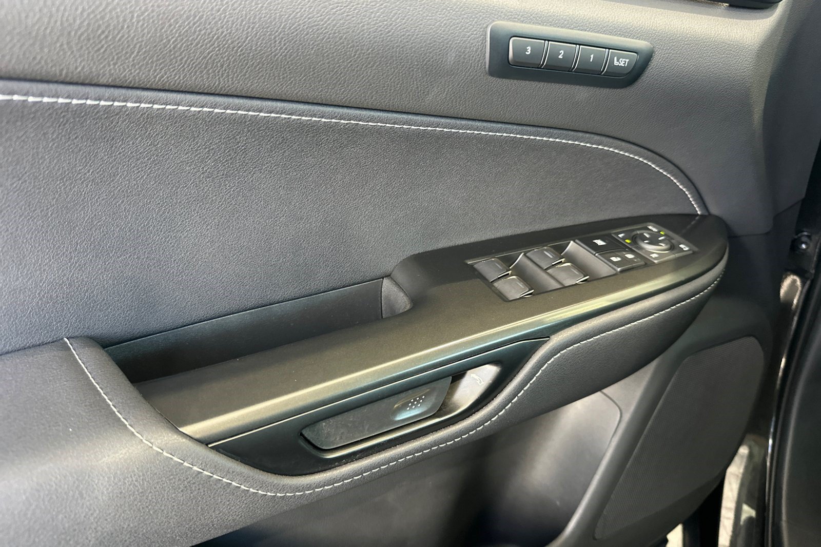 Used 2025 Lexus NX 250 FWD w/ Accessory Package (2T) image 12