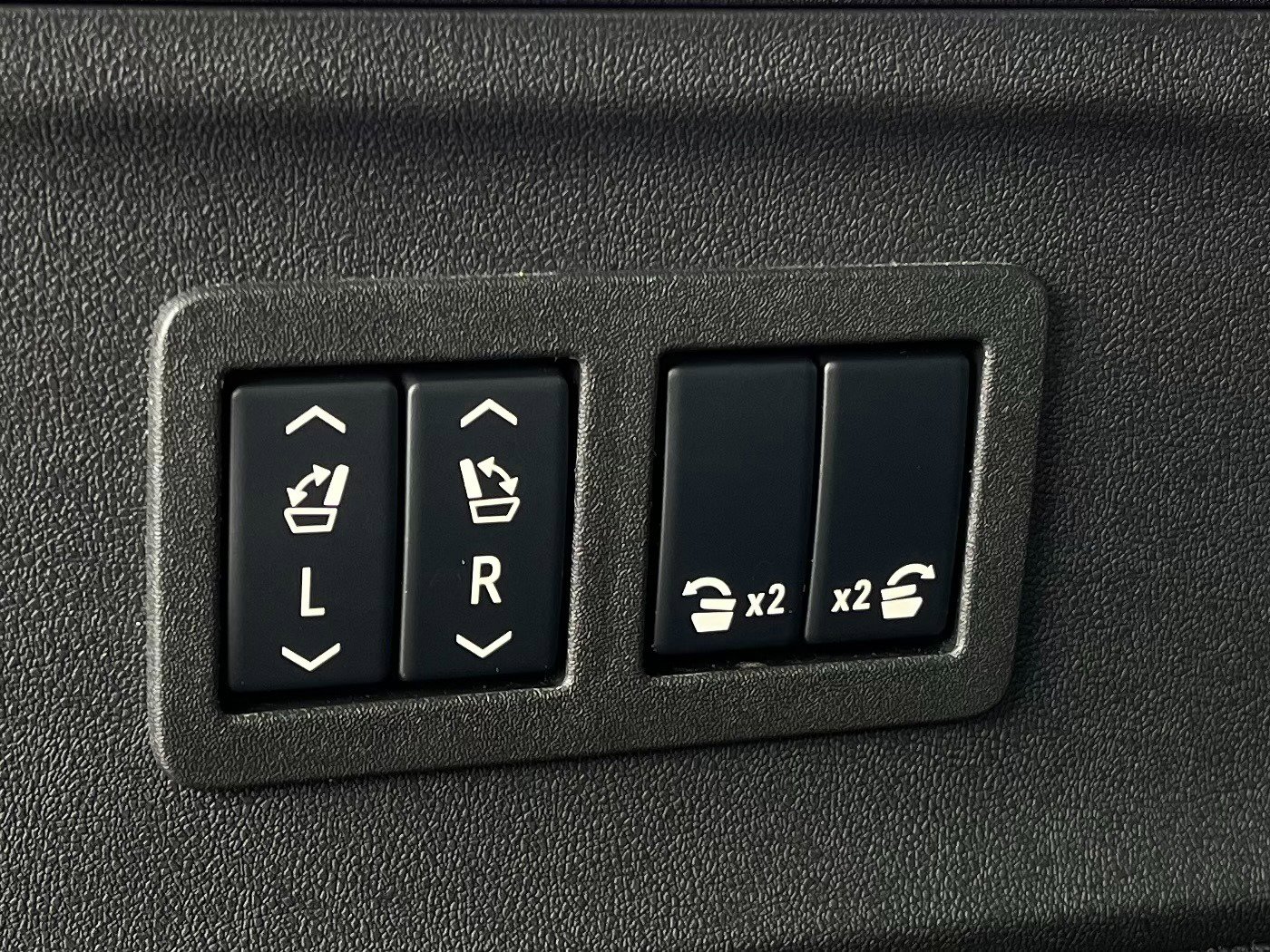 Used 2025 Cadillac Escalade IQ Luxury 2 image 56