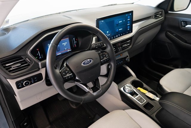Used 2023 Ford Escape SE image 3