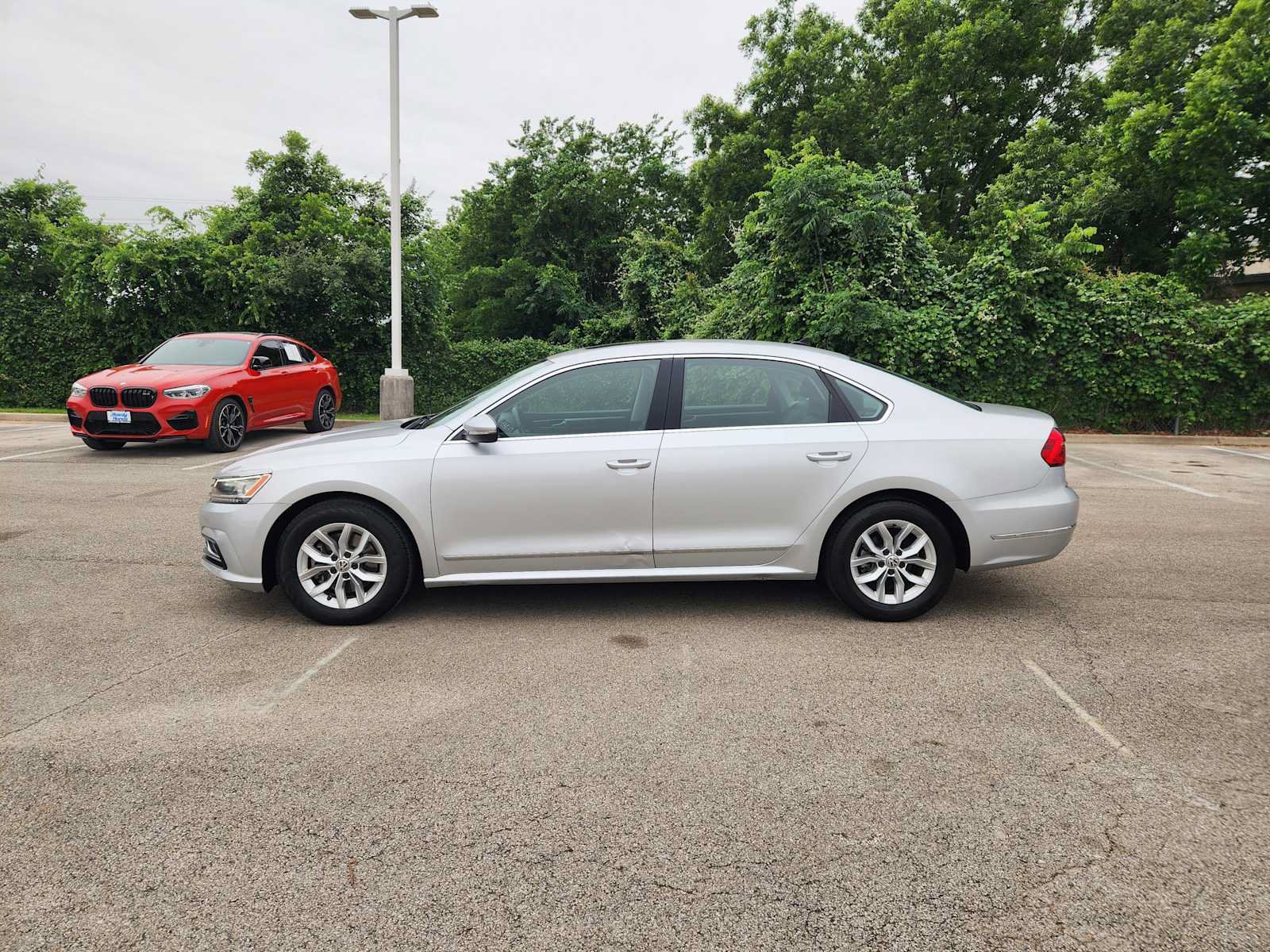 Used 2016 Volkswagen Passat 1.8T SE w/ Lighting Package (P06) FWD image 4