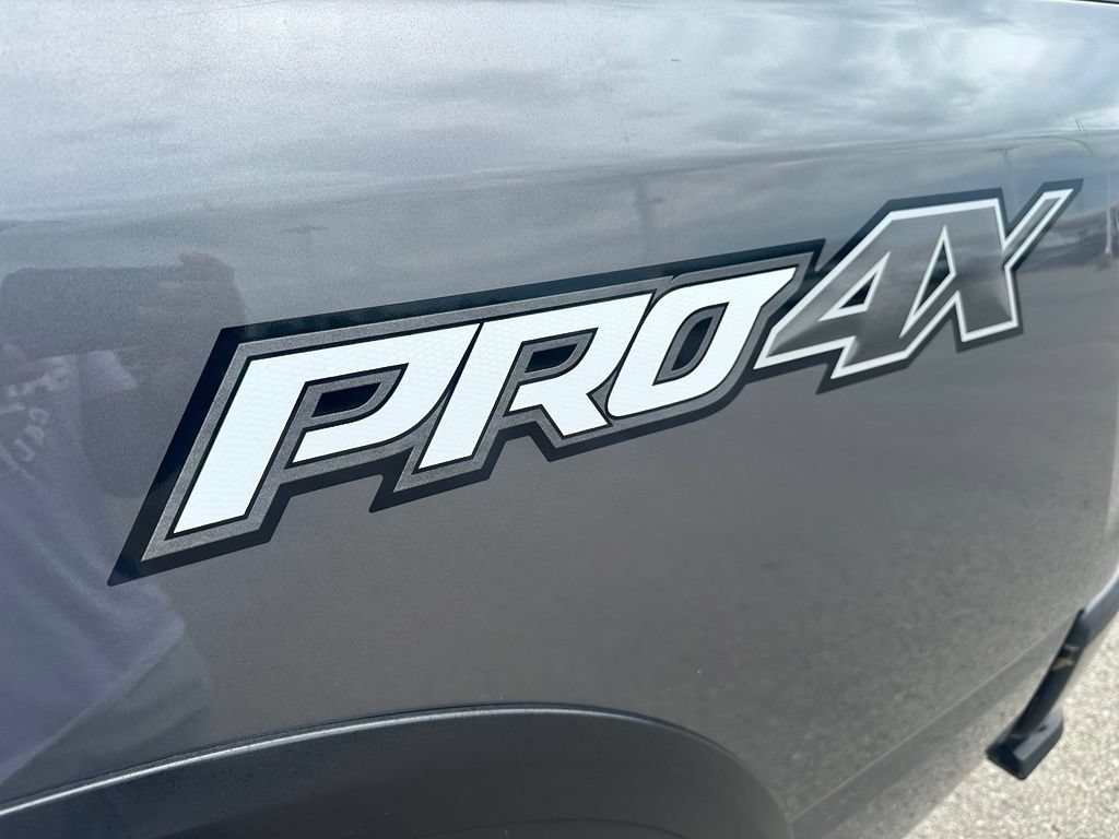 Used 2022 Nissan Titan PRO-4X w/ Pro-4x Convenience Package AWD/4WD image 10