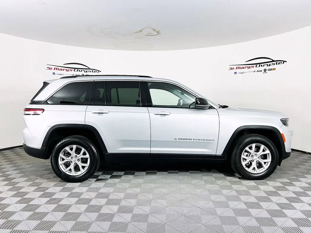 Used 2023 Jeep Grand Cherokee Limited AWD/4WD image 9