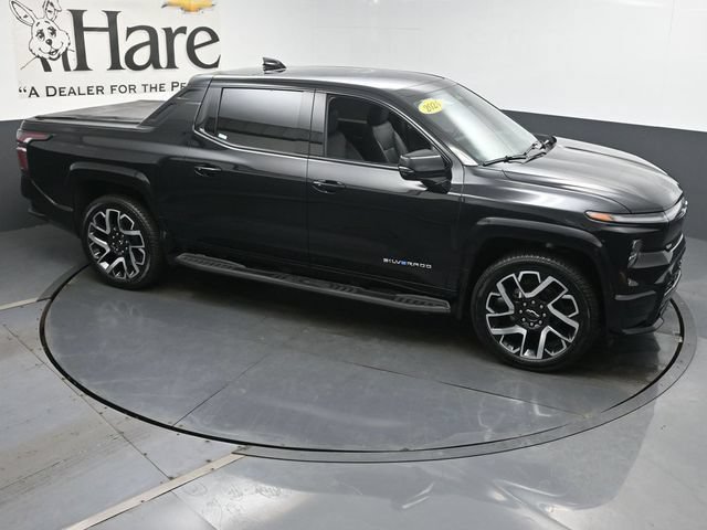 Used 2024 Chevrolet Silverado EV RST AWD/4WD image 37