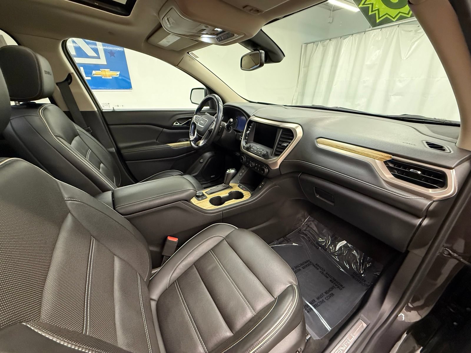 Used 2018 GMC Acadia Denali w/ Technology Package FWD image 8