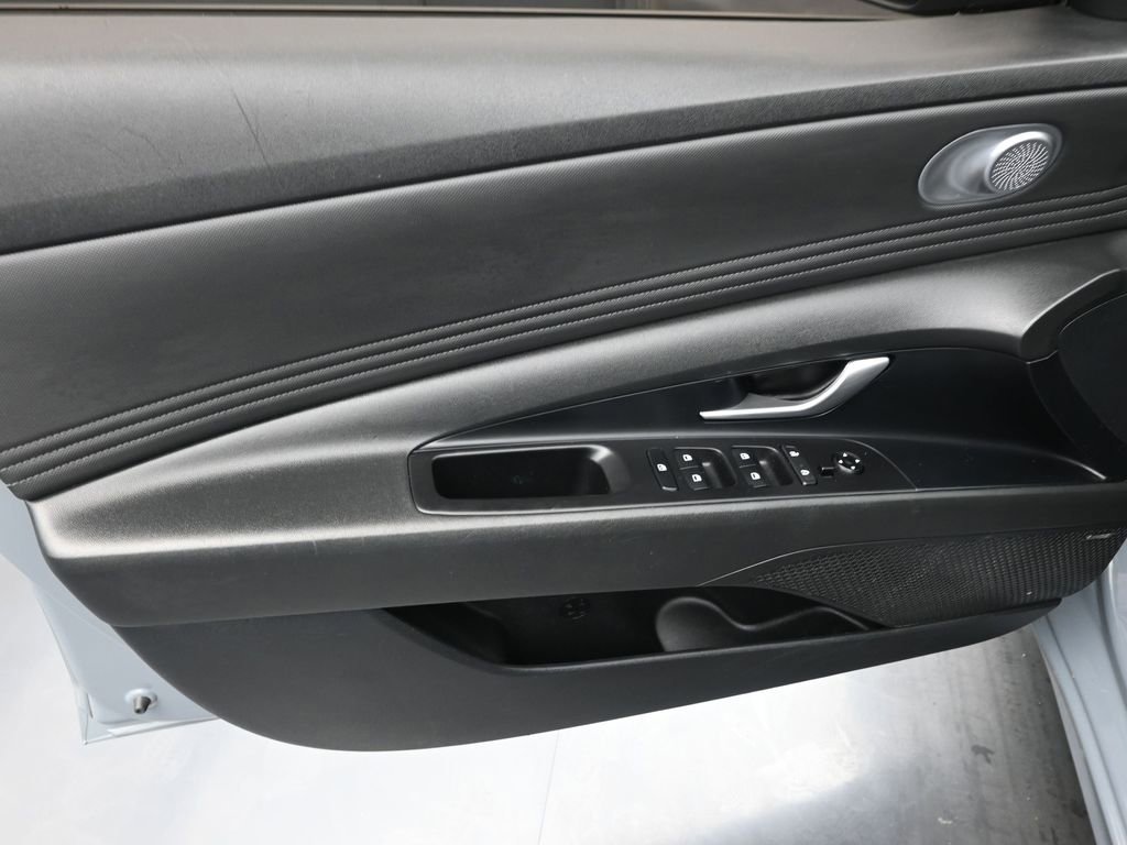 Certified 2021 Hyundai Elantra Limited image 23