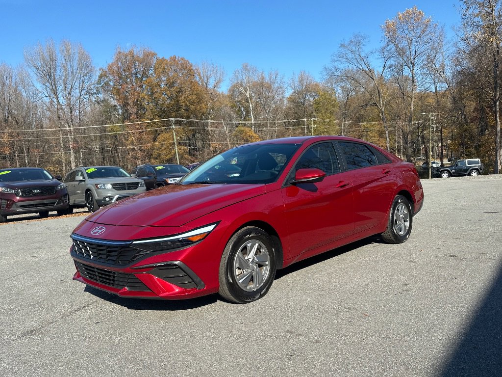 Used 2024 Hyundai Elantra SE image 2