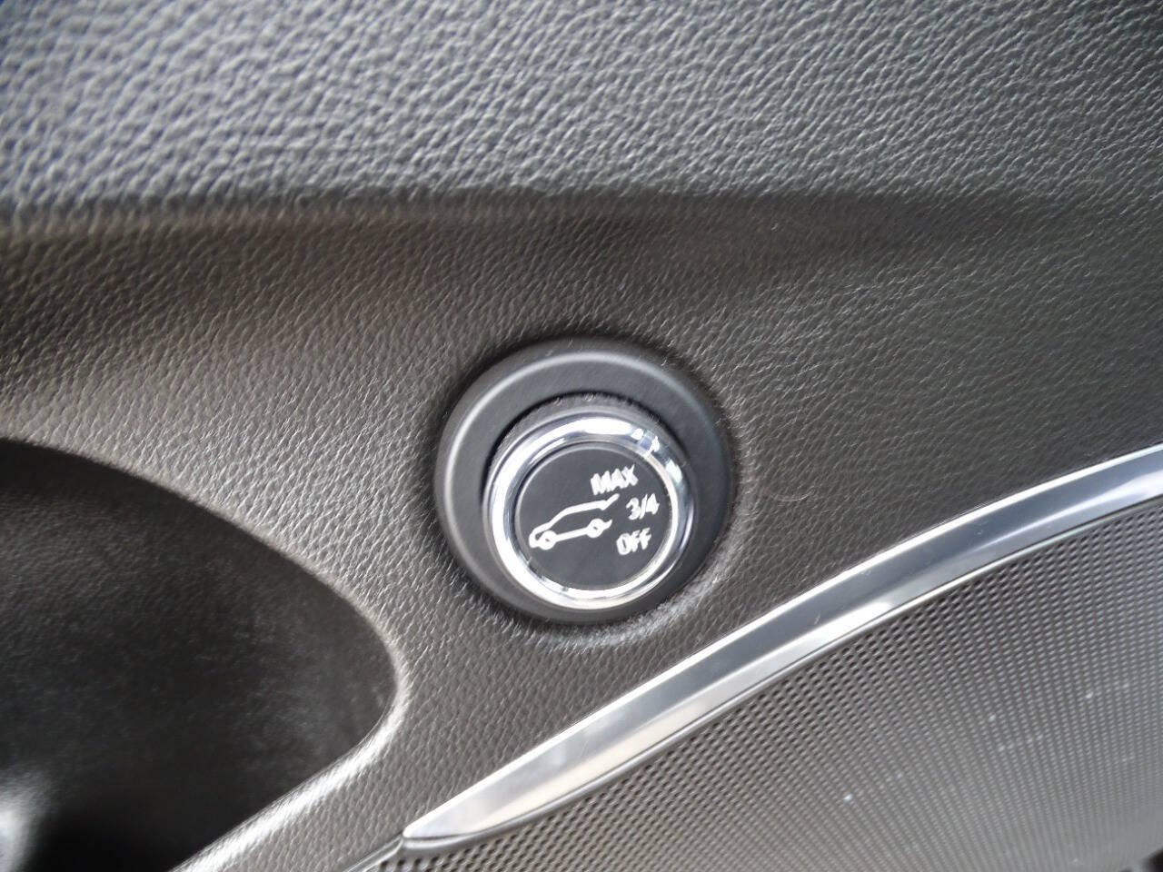 Used 2022 Buick Enclave AWD Essence w/ Sport Touring Edition image 14