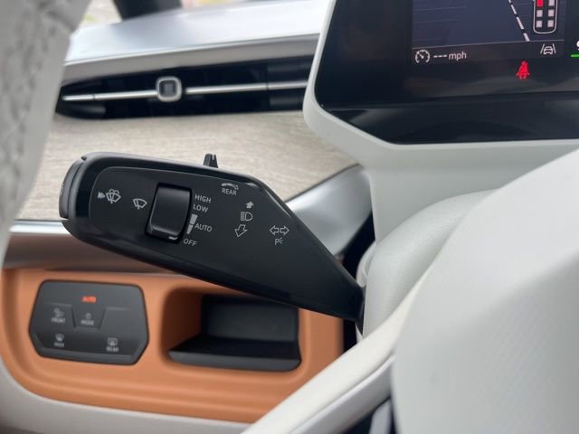 New 2025 Volkswagen ID. Buzz 1st Edition image 11