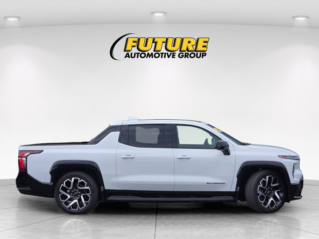Used 2025 Chevrolet Silverado EV RST AWD/4WD image 3