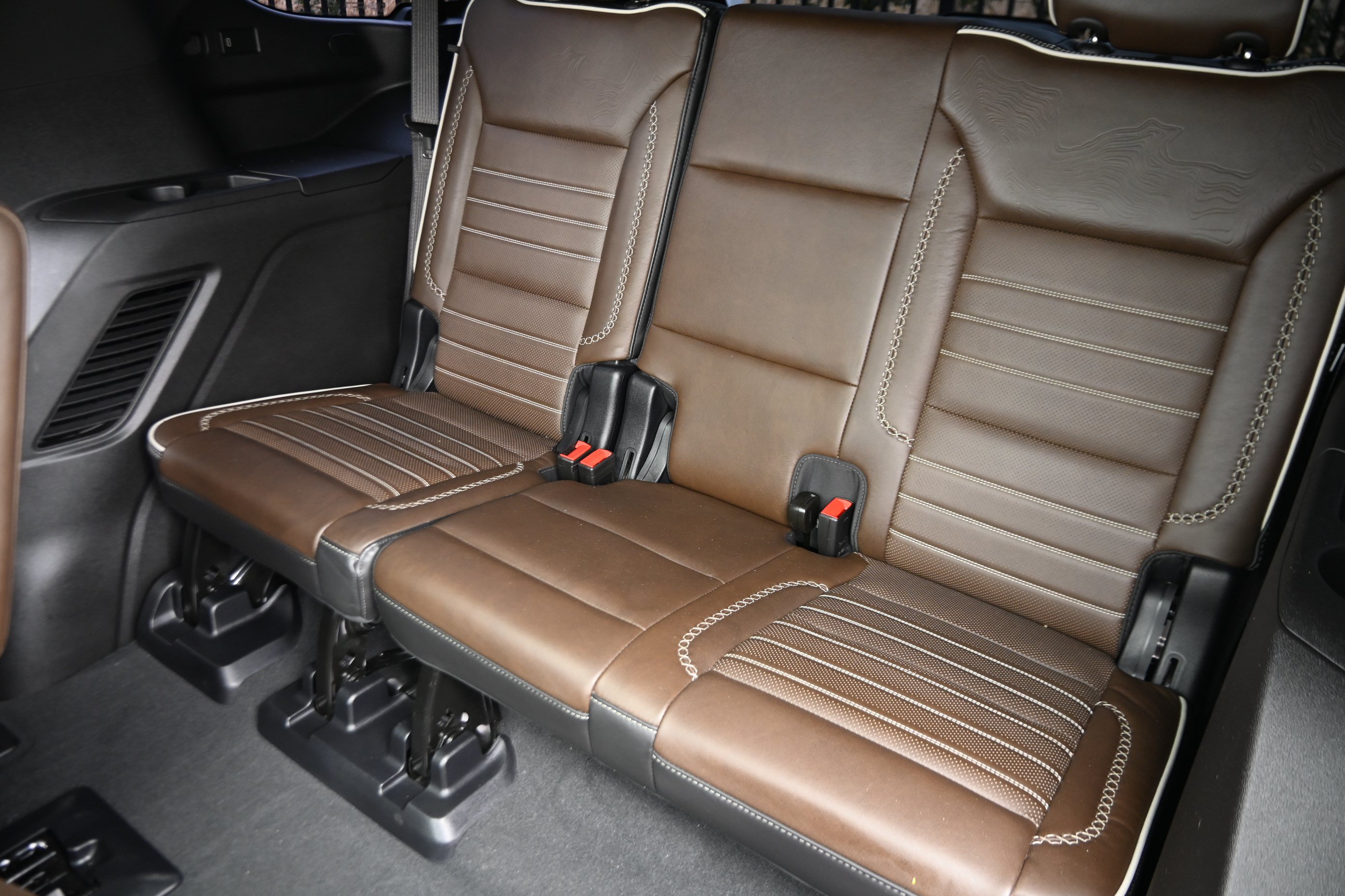 Used 2025 GMC Yukon Denali Ultimate AWD/4WD image 14