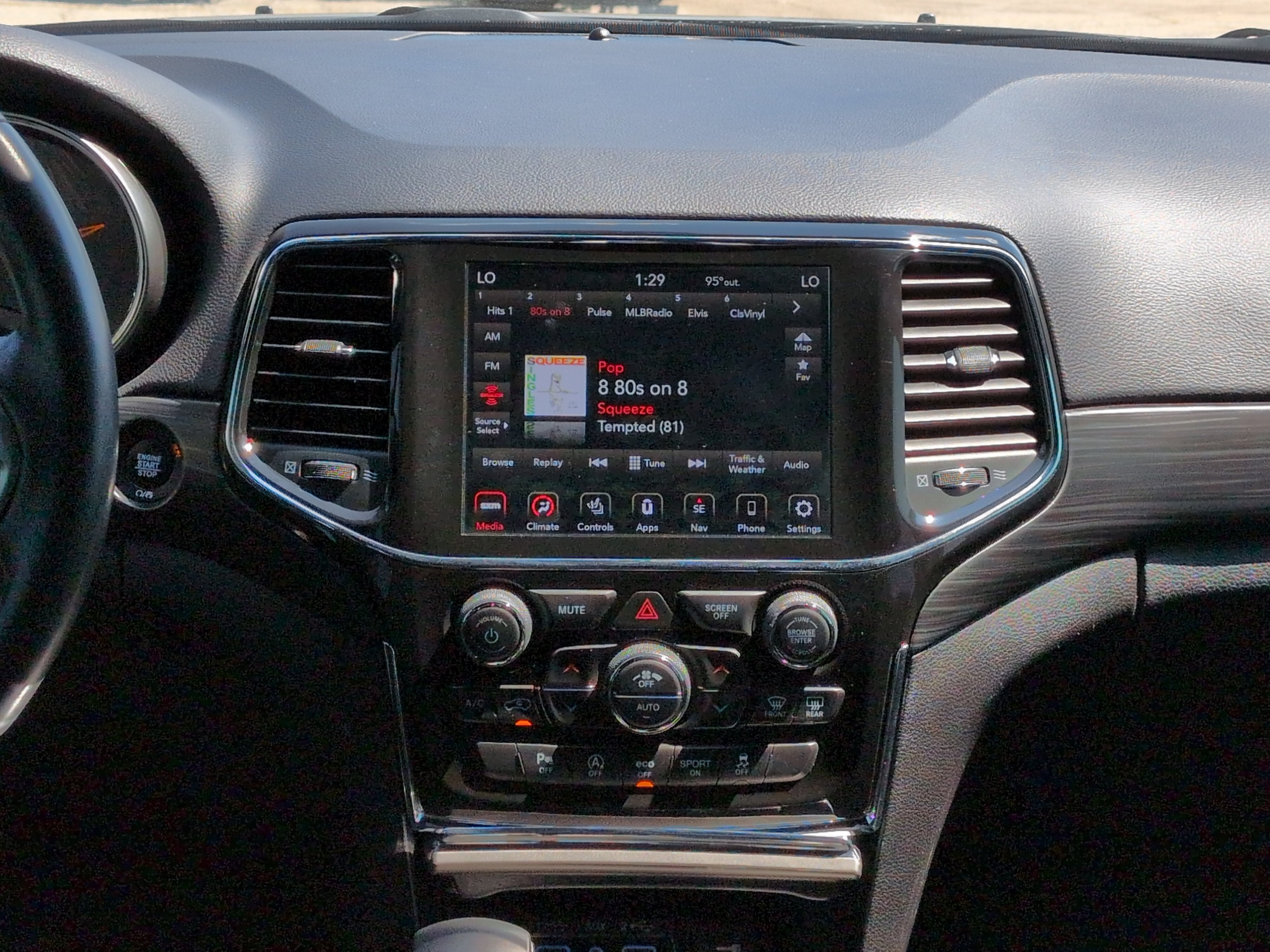 Used 2021 Jeep Grand Cherokee Laredo X RWD image 16