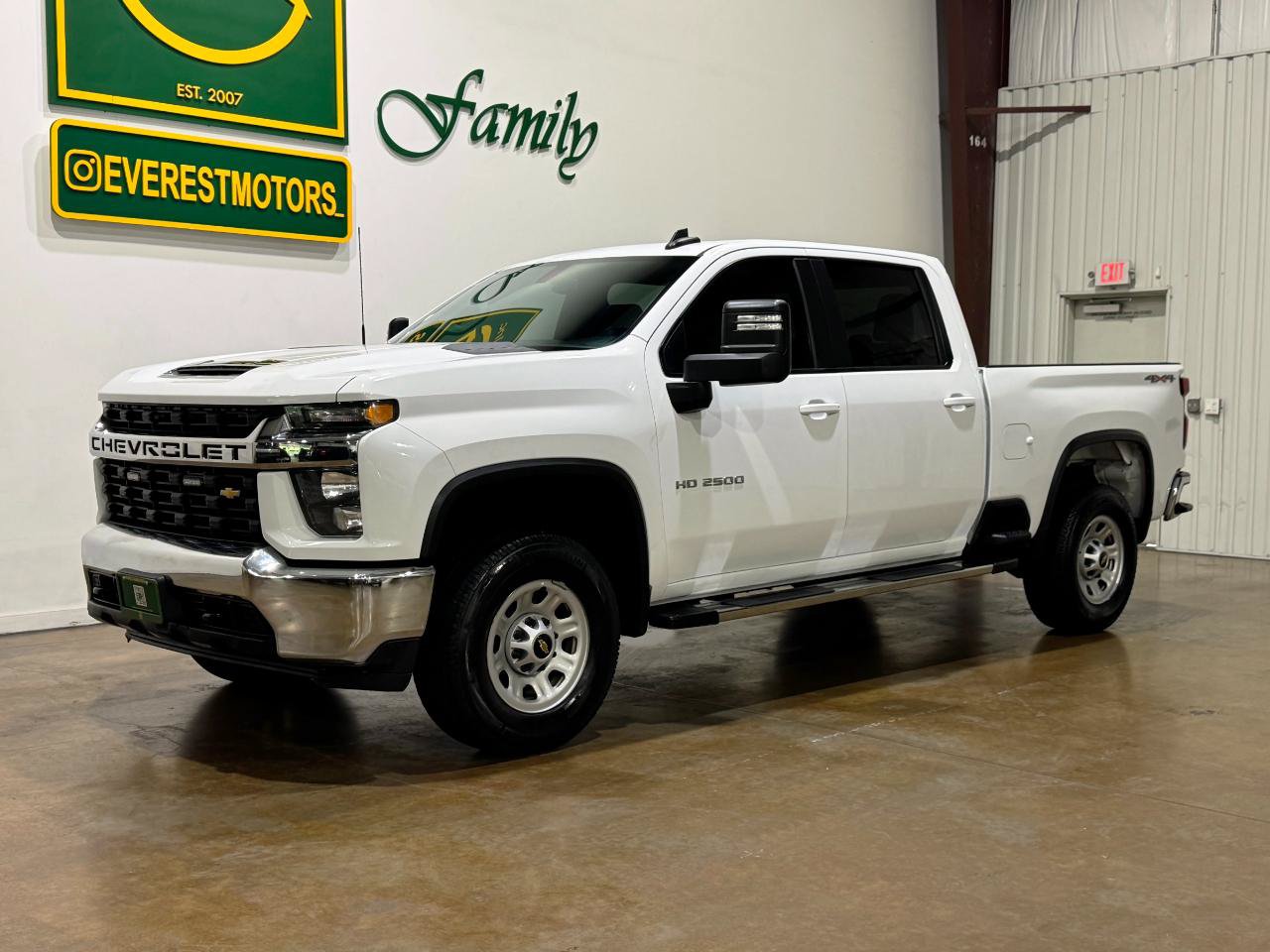 Used 2021 Chevrolet Silverado 2500 LT AWD/4WD image 3