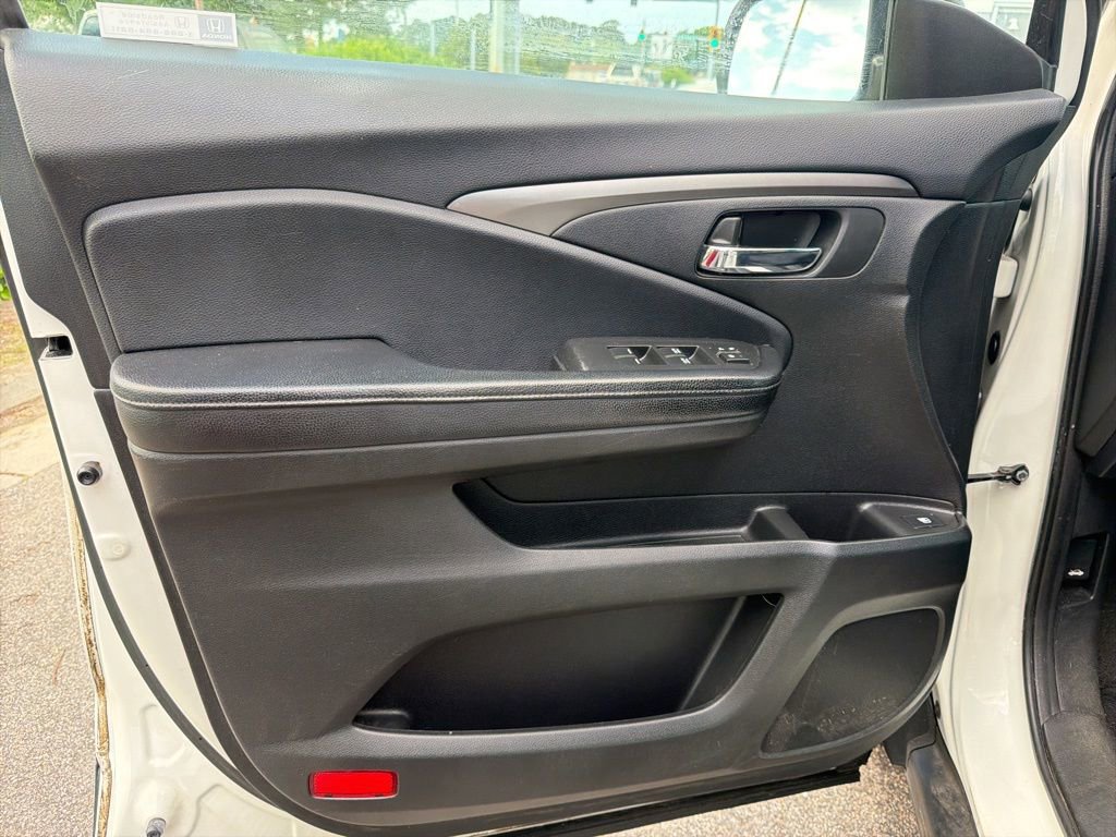 Used 2018 Honda Pilot EX image 11