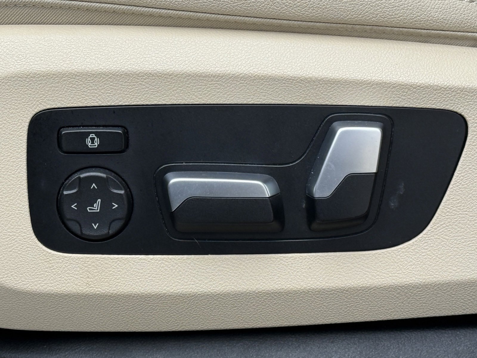 Used 2020 BMW X5 xDrive40i w/ Convenience Package image 32