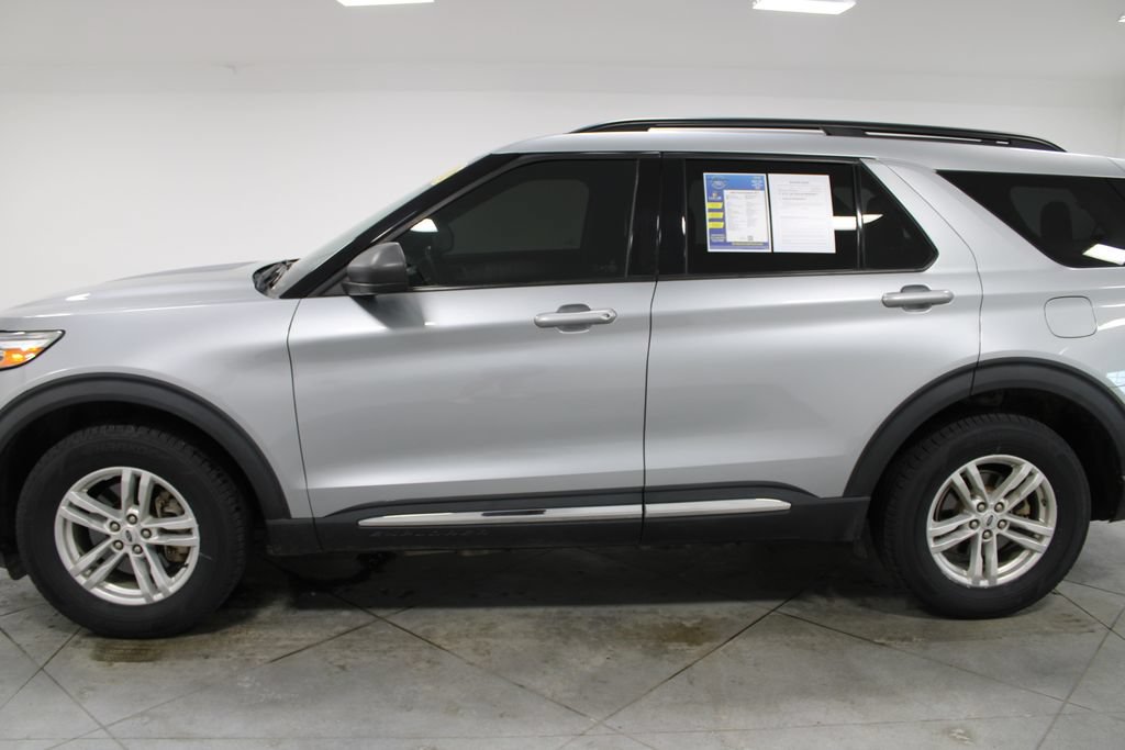 Used 2022 Ford Explorer XLT w/ Equipment Group 202A AWD/4WD image 6