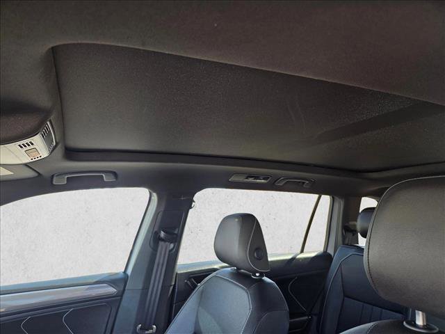 Certified 2023 Volkswagen Tiguan SE R-Line image 14