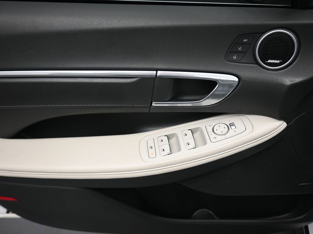 Used 2023 Hyundai Sonata Limited w/ Preferred Accessory Package FWD image 10