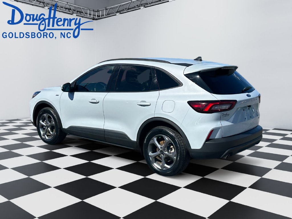 Used 2025 Ford Escape ST-Line Select AWD/4WD image 3