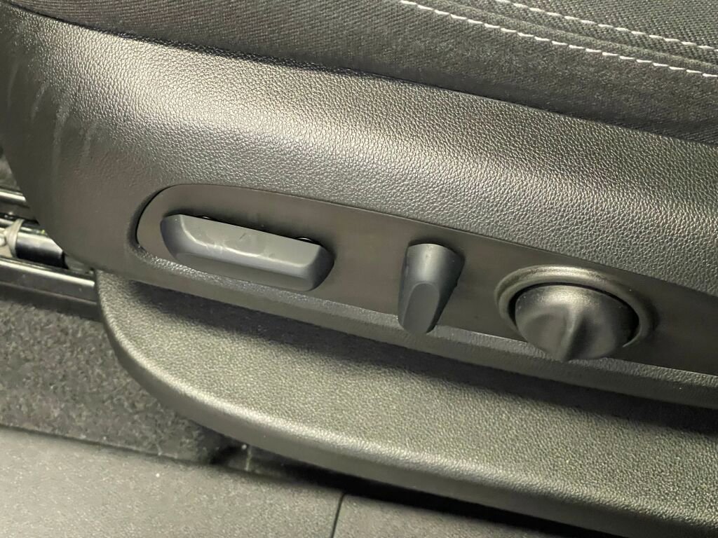 Certified 2022 GMC Terrain SLE w/ Driver Convenience Package image 9