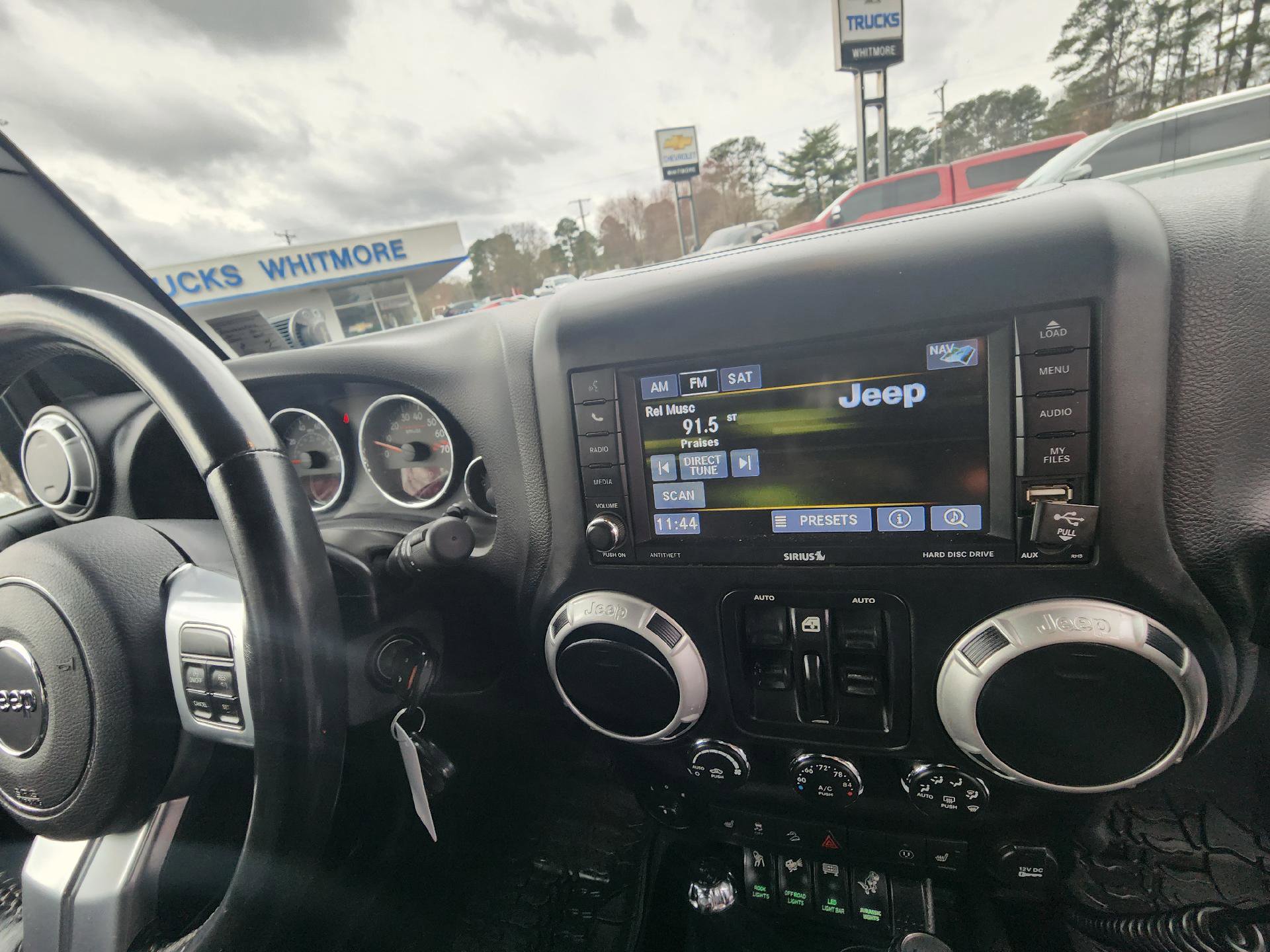 Used 2016 Jeep Wrangler Unlimited Rubicon image 16