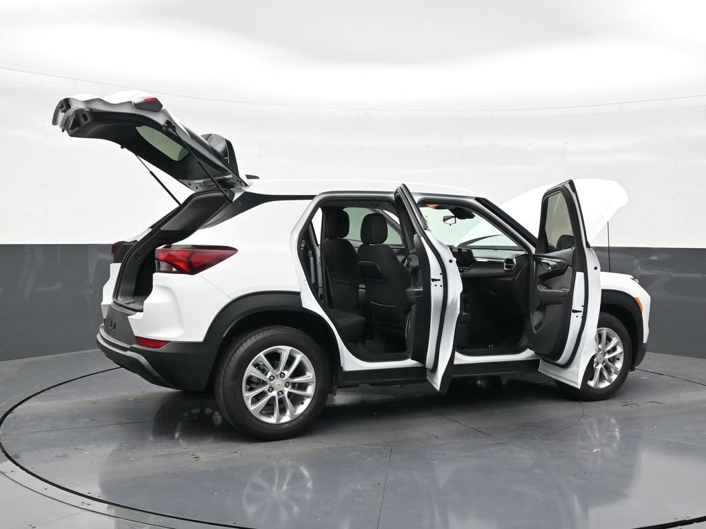 Used 2025 Chevrolet TrailBlazer LS FWD image 28