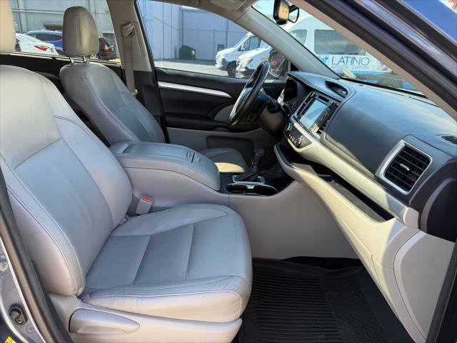 Used 2016 Toyota Highlander XLE image 13