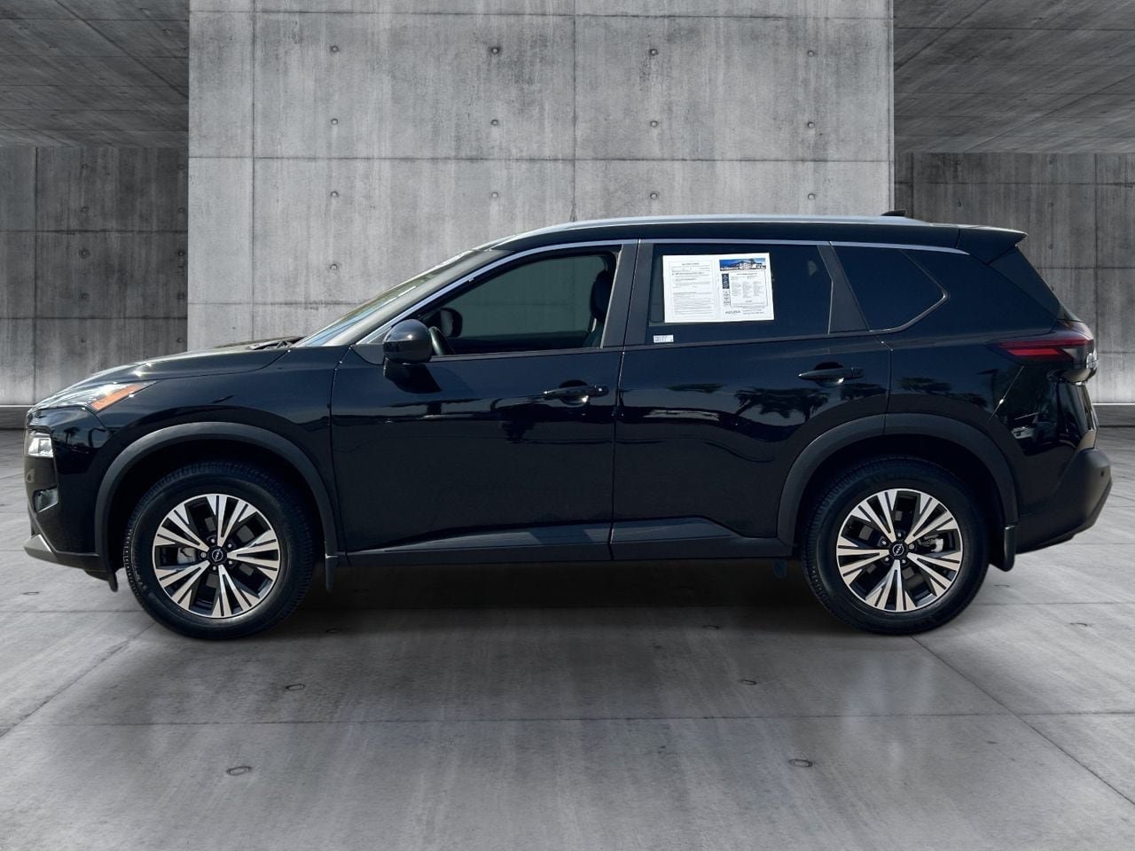 Used 2023 Nissan Rogue SV w/ SV Premium B Package FWD image 2