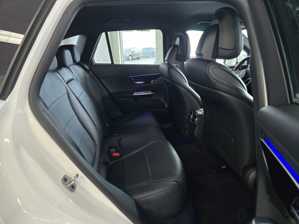 Used 2024 Mercedes-Benz GLC 300 4MATIC image 39