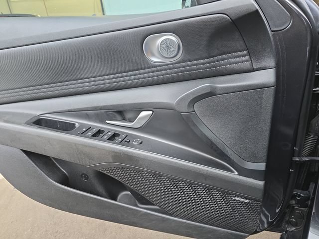Used 2023 Hyundai Elantra Limited FWD image 15