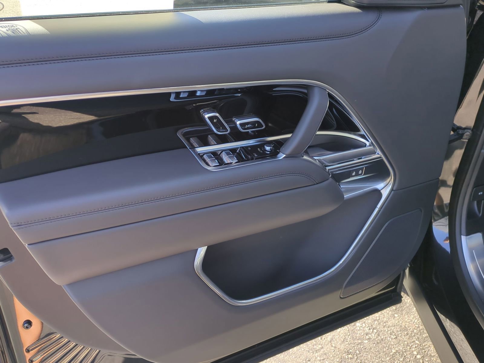 New 2026 Land Rover Range Rover SE image 11