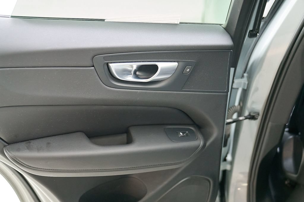 Certified 2024 Volvo XC60 T8 Plus AWD/4WD image 19